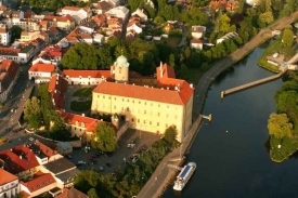 Výhled z letadla na poděbradský zámek.