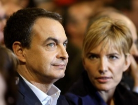 Žena španělského premiéra se věnuje hudbě.
