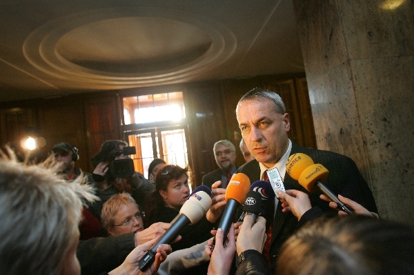 Po pěti hodinách se obě strany dohodly pouze na detailech.