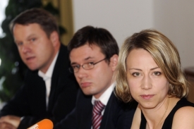 Martin Bursík s Kateřinou Jacques mají jasno: za vším je ČSSD. Martin Bursík s Kateřinou Jacques mají jasno: za vším je ČSSD.