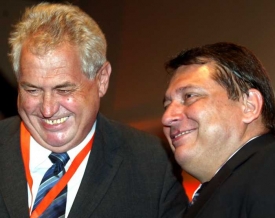 Test pro chytré hlavičky: má Miloš Zeman Jiřího Paroubka rád?