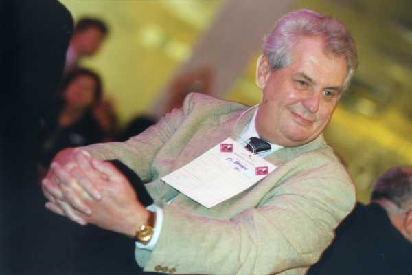 Přátelé Miloše Zemana to se sdružením myslí vážně.