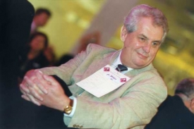 Před čtyřmi lety Zeman přišel do Kosteleckých uzenin.