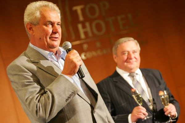ČSSD by měla v krajích vytvářet menšinové vlády, myslí si Miloš Zeman.