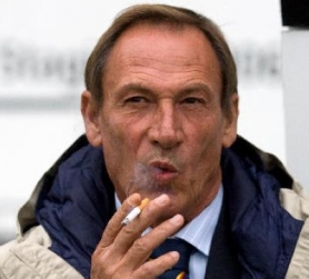 Zdeněk Zeman, asi nejúspěšnější český trenér současnosti. Zdeněk Zeman, asi nejúspěšnější český trenér současnosti.