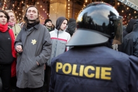 Demonstranti měli židovskou hvězdu