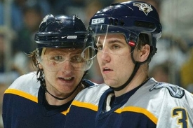 Marek Židlický s Martinem Eratem v dresu Nashville Predators.