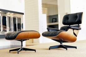 Legendární Lounge Chair od Charlese a Raye Eamesových. Legendární Lounge Chair od Charlese a Raye Eamesových.
