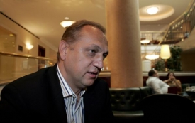 Pavel Zíka, agent Petra Čecha.