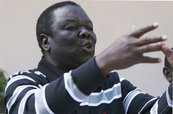 Ústup před terorem. Tsvangirai na tiskové konferenci.