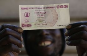 Zimbabwe. Volby v zemi chudobných milionářů.