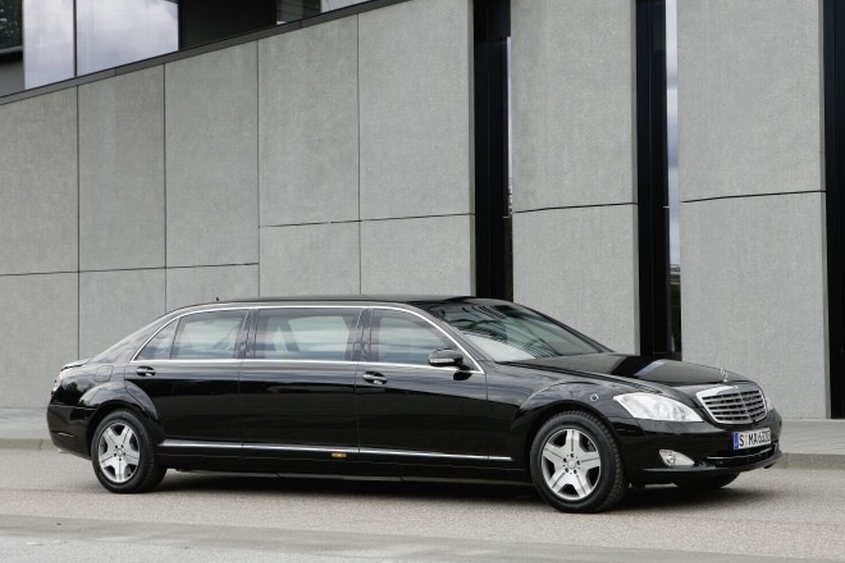Verzí S 600 Pullman oslavil Mercedes 80 let výroby pancéřovaných aut.