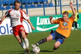Zlínští (v bíločerveném) překvapivě vyřadili Mladou Boleslav