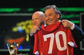 Slavnostní večer zakončil Karel Gott.